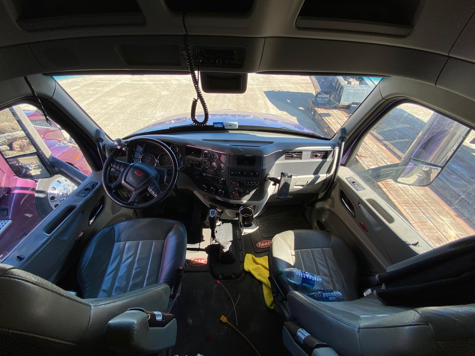 2020 PETERBILT 579 - Image 15